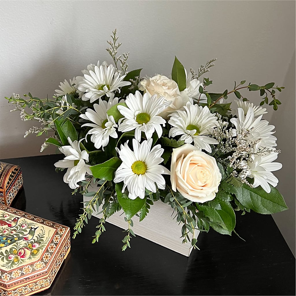 Fresh Linen Box Bouquet – Dejavu Florist And Balloons, Durham NC