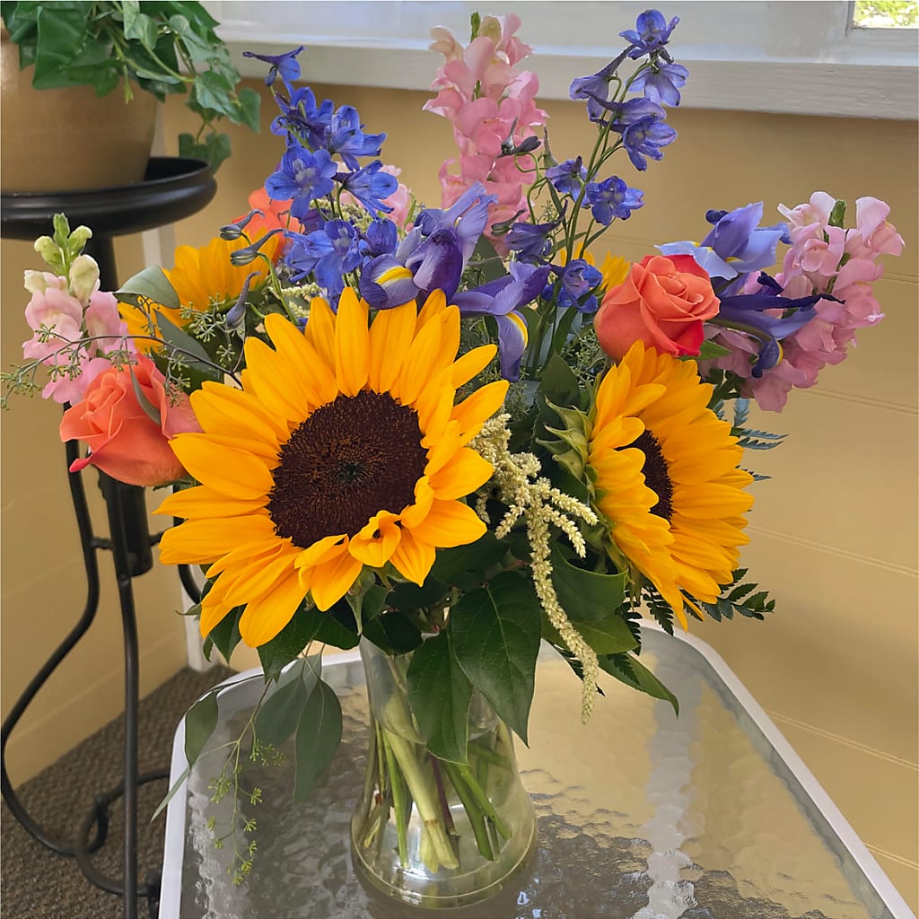 Rays of Life Bouquet –  Dejavu Florist And Balloons, Durham NC