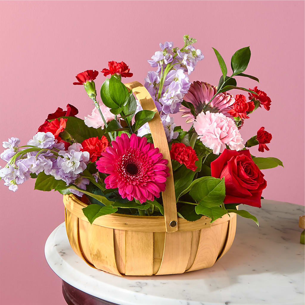 Pink Picnic Basket –  Dejavu Florist And Balloons, Durham NC