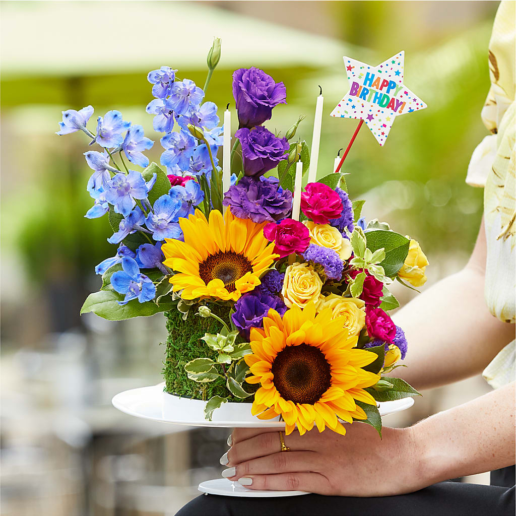 Star of the Day Floral Cake –  Dejavu Florist And Balloons, Durham NC