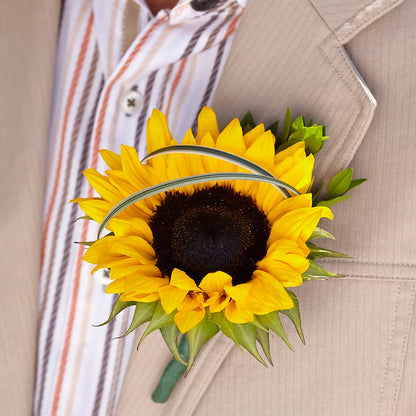 Free Spirit Boutonniere –  Dejavu Florist And Balloons, Durham NC